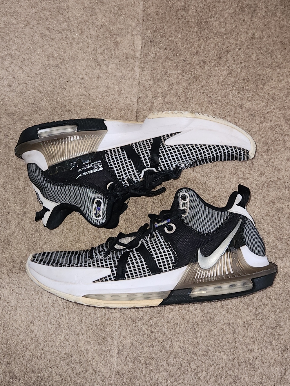 Nike LeBron Witness 7 Performance Basketball Trainers | Black White | 10.5